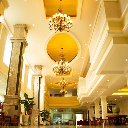 ปุรสัต ริเวอร์ไซด์ โฮเต็ล แอนด์ สปา Hotel โพธิสัต ภายนอก รูปภาพ
