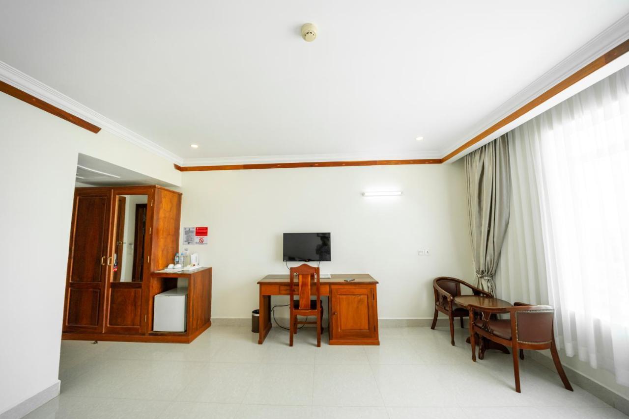 ปุรสัต ริเวอร์ไซด์ โฮเต็ล แอนด์ สปา Hotel โพธิสัต ภายนอก รูปภาพ