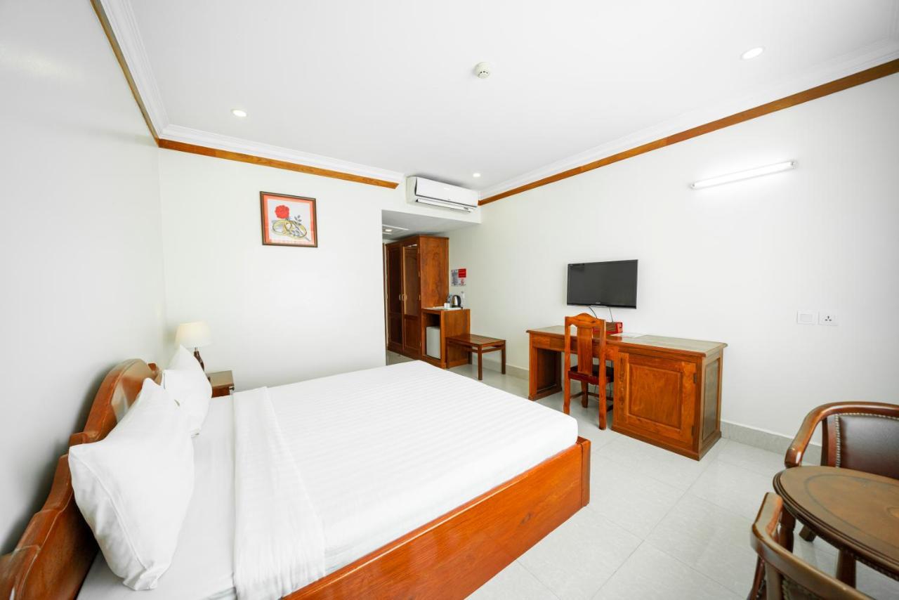 ปุรสัต ริเวอร์ไซด์ โฮเต็ล แอนด์ สปา Hotel โพธิสัต ภายนอก รูปภาพ