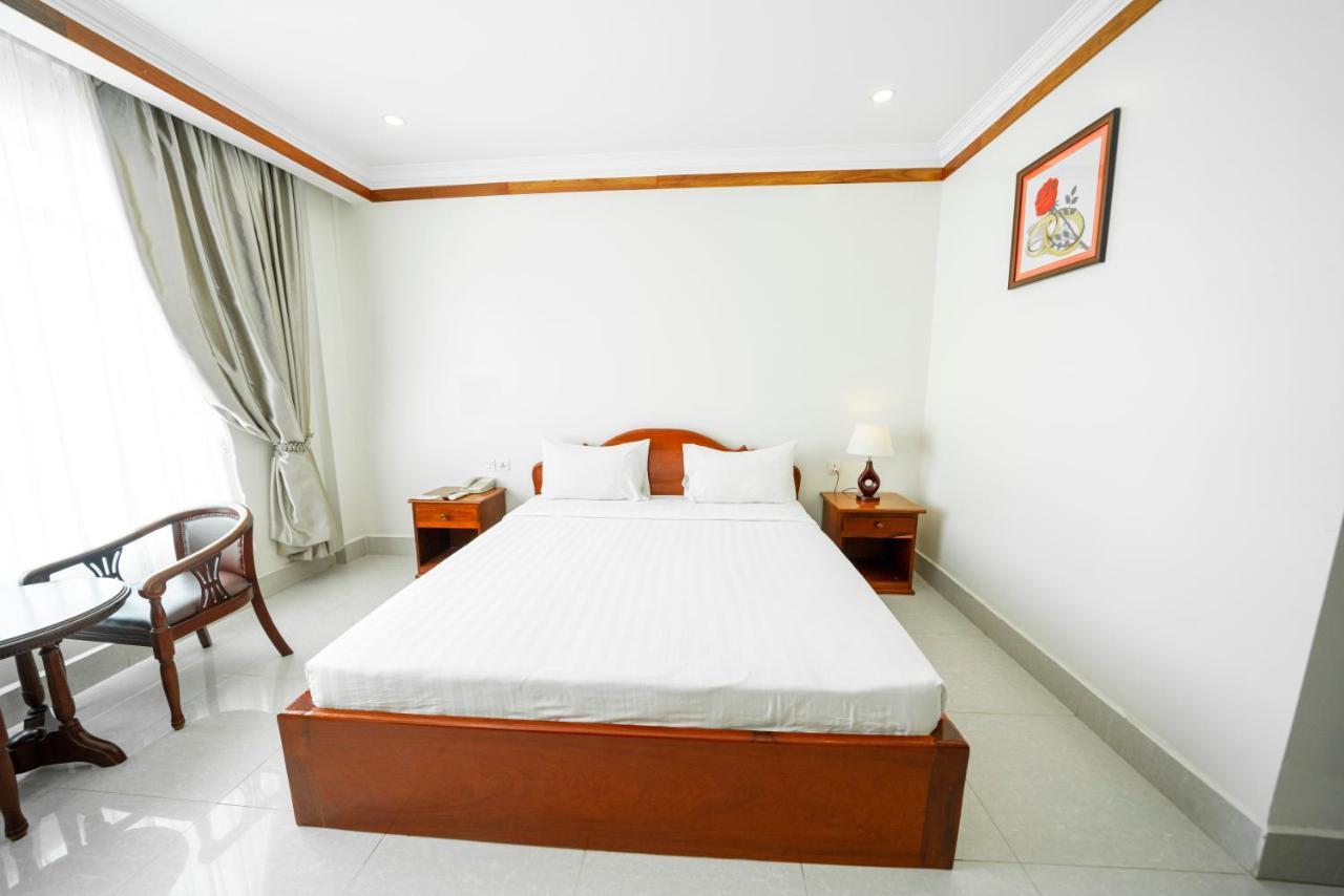 ปุรสัต ริเวอร์ไซด์ โฮเต็ล แอนด์ สปา Hotel โพธิสัต ภายนอก รูปภาพ