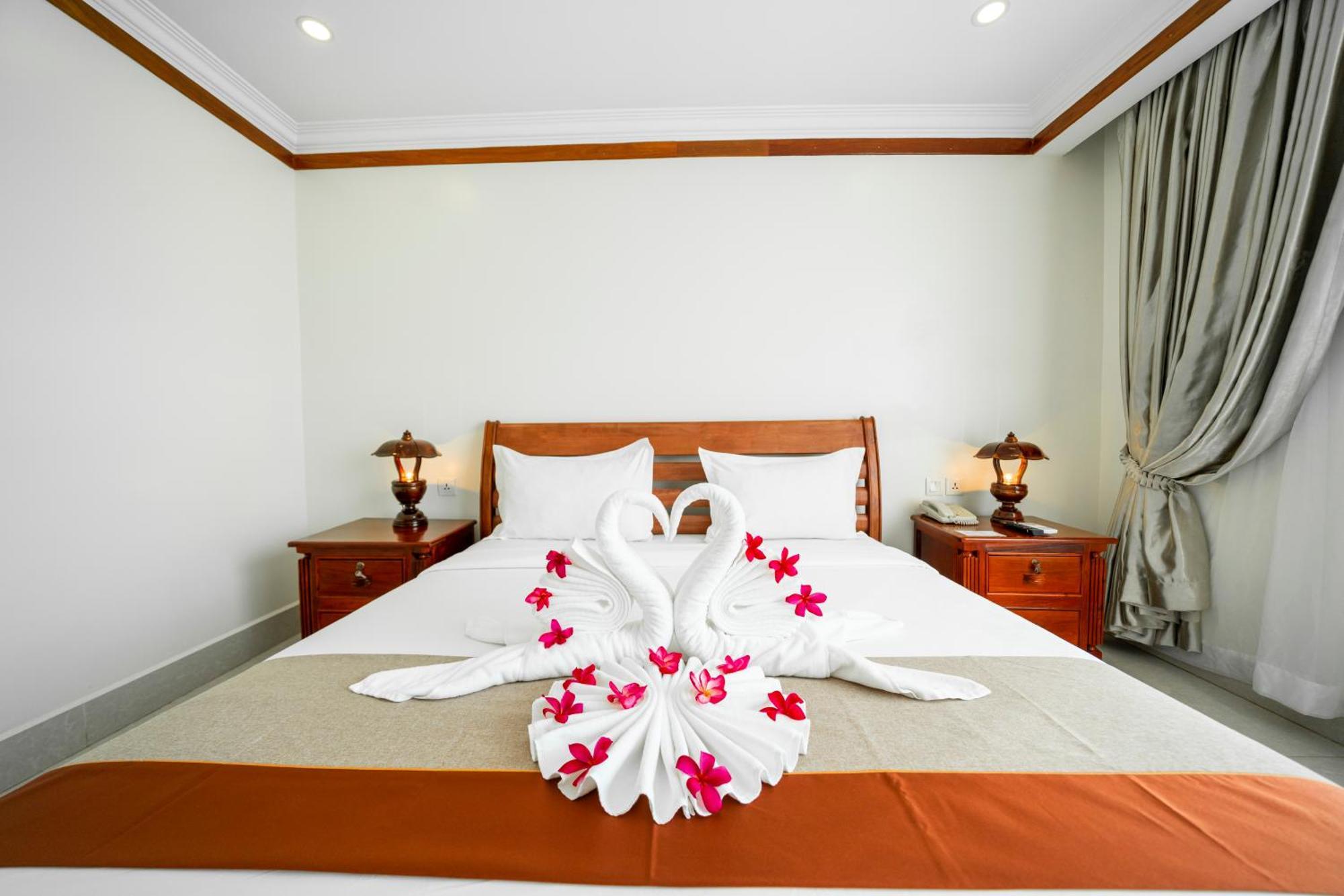 ปุรสัต ริเวอร์ไซด์ โฮเต็ล แอนด์ สปา Hotel โพธิสัต ภายนอก รูปภาพ