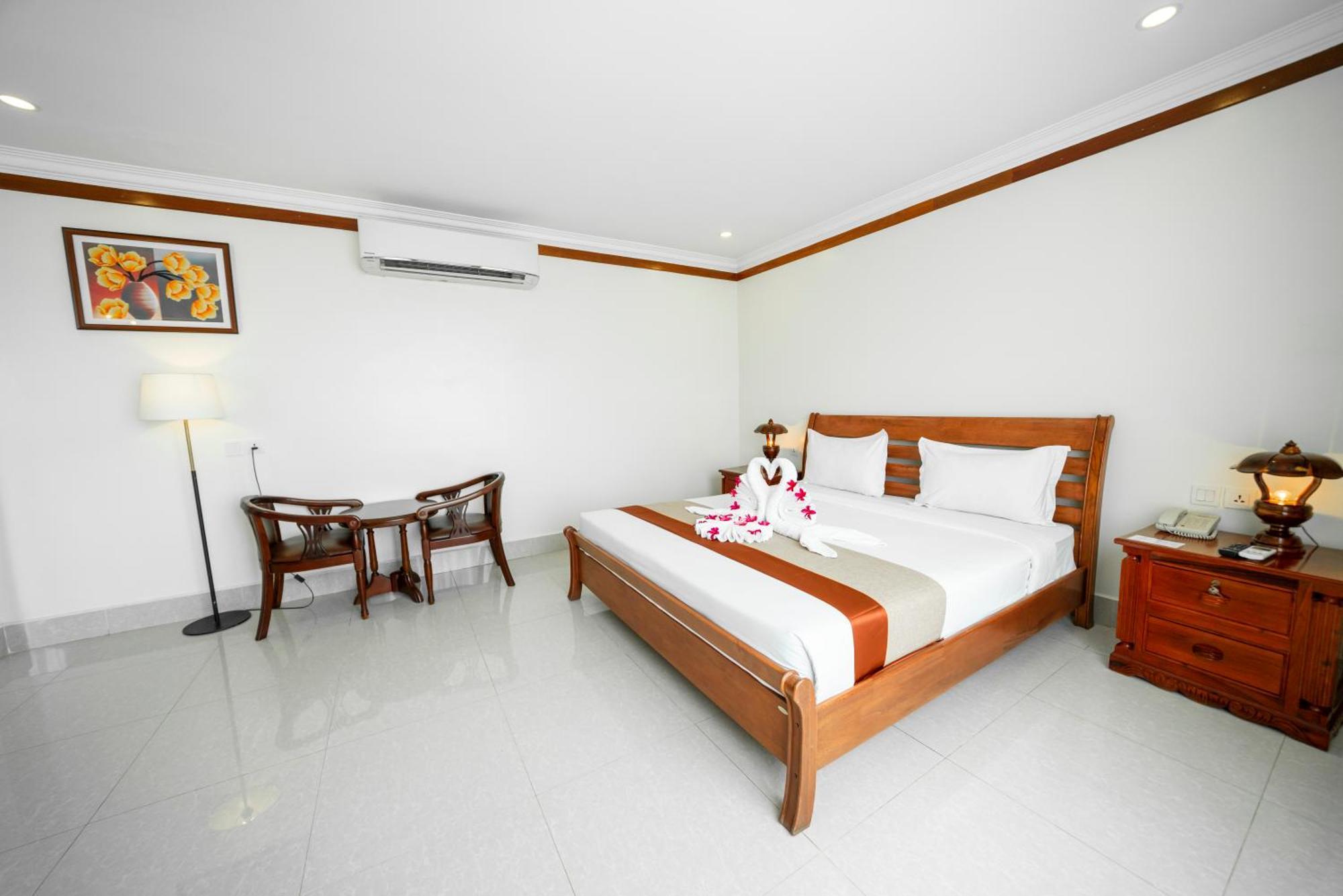 ปุรสัต ริเวอร์ไซด์ โฮเต็ล แอนด์ สปา Hotel โพธิสัต ภายนอก รูปภาพ