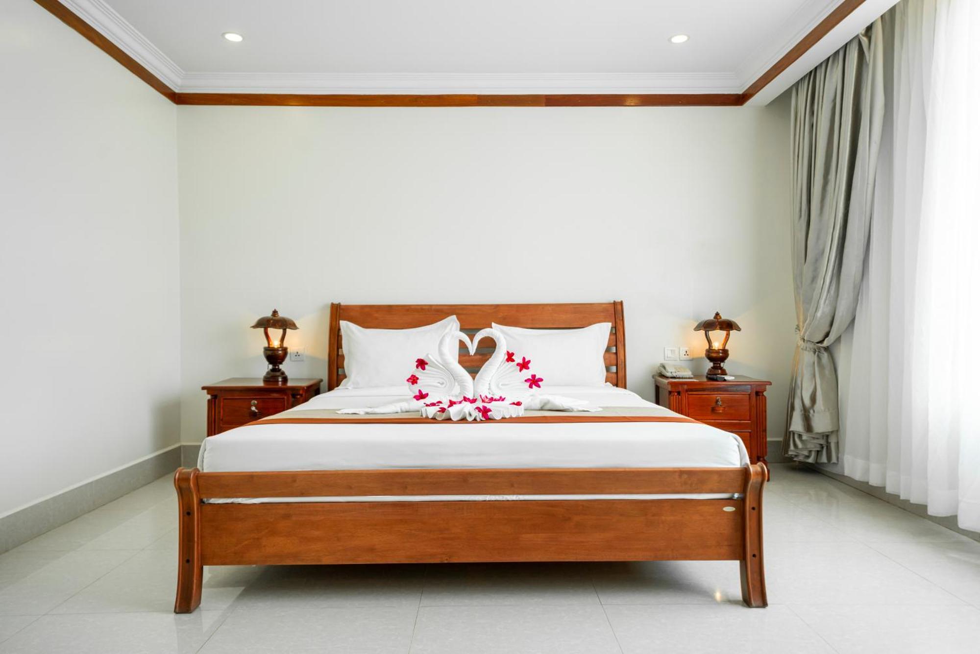 ปุรสัต ริเวอร์ไซด์ โฮเต็ล แอนด์ สปา Hotel โพธิสัต ภายนอก รูปภาพ