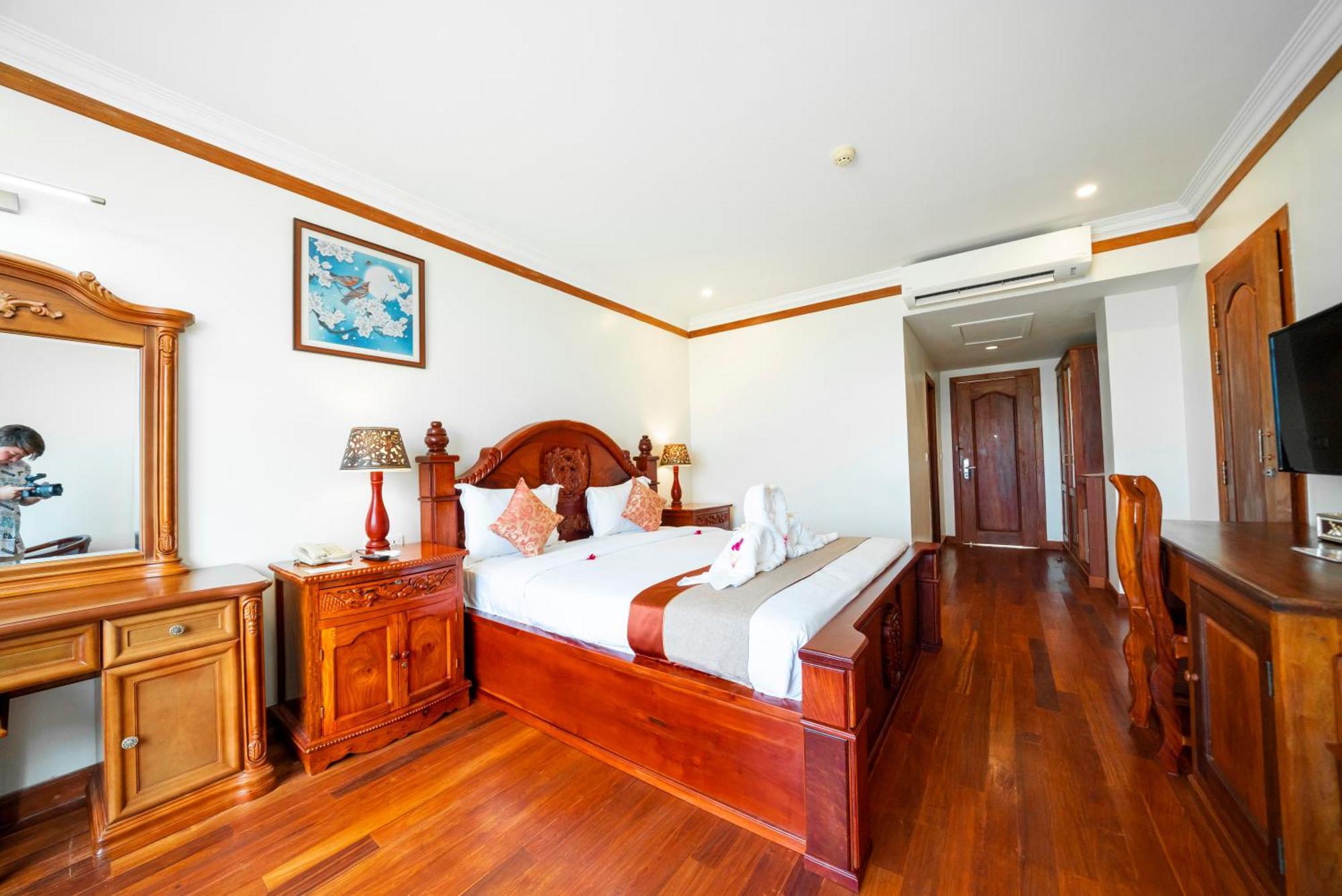 ปุรสัต ริเวอร์ไซด์ โฮเต็ล แอนด์ สปา Hotel โพธิสัต ภายนอก รูปภาพ