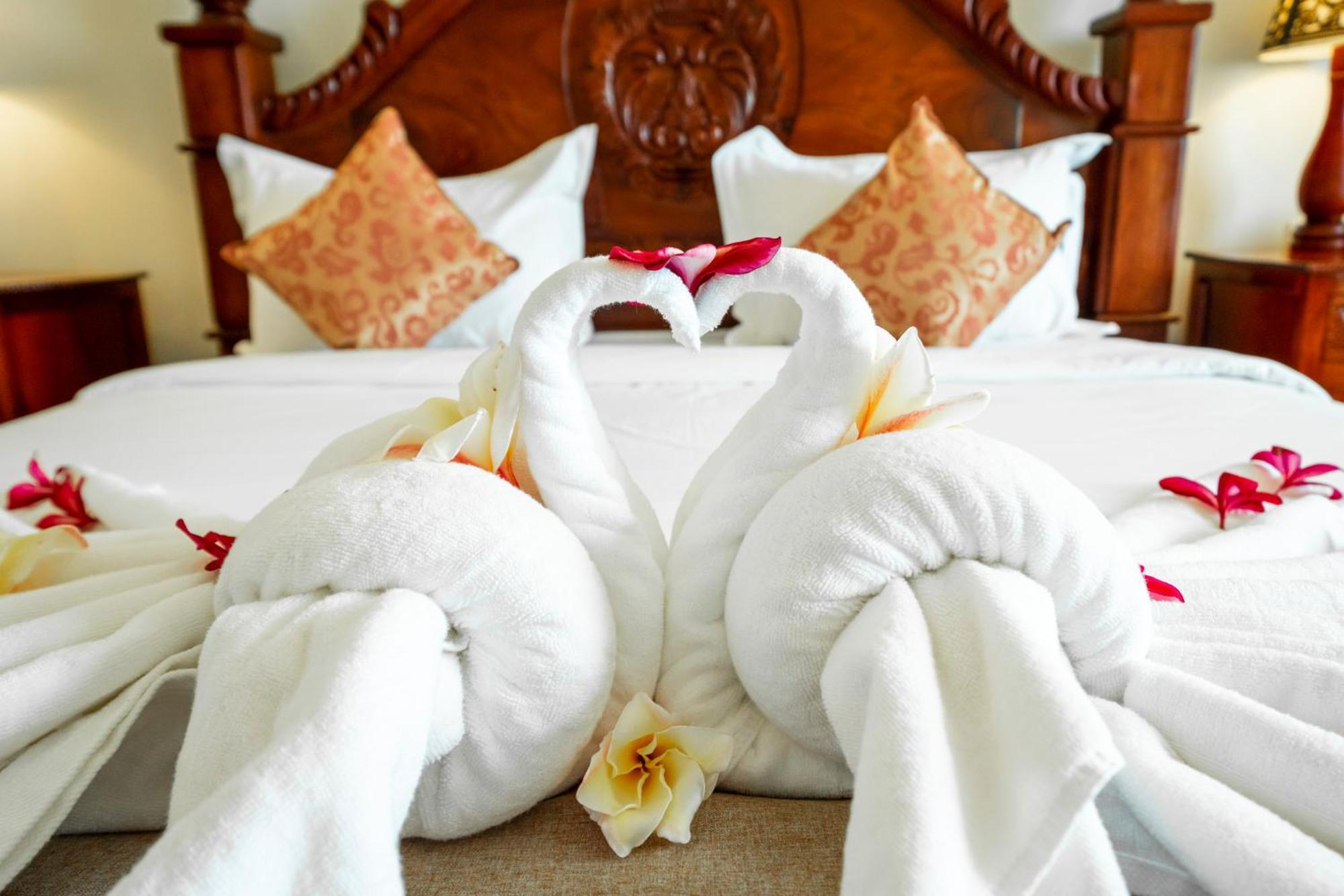 ปุรสัต ริเวอร์ไซด์ โฮเต็ล แอนด์ สปา Hotel โพธิสัต ภายนอก รูปภาพ
