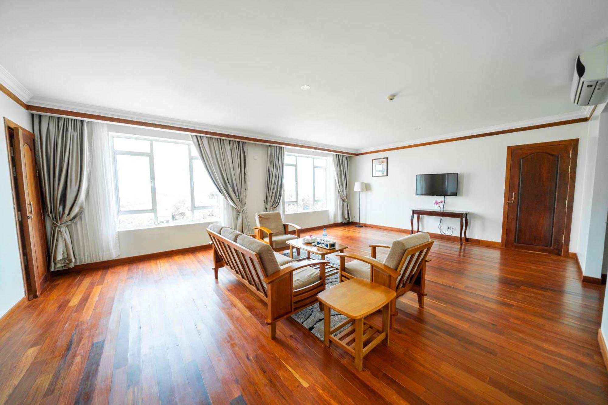 ปุรสัต ริเวอร์ไซด์ โฮเต็ล แอนด์ สปา Hotel โพธิสัต ภายนอก รูปภาพ