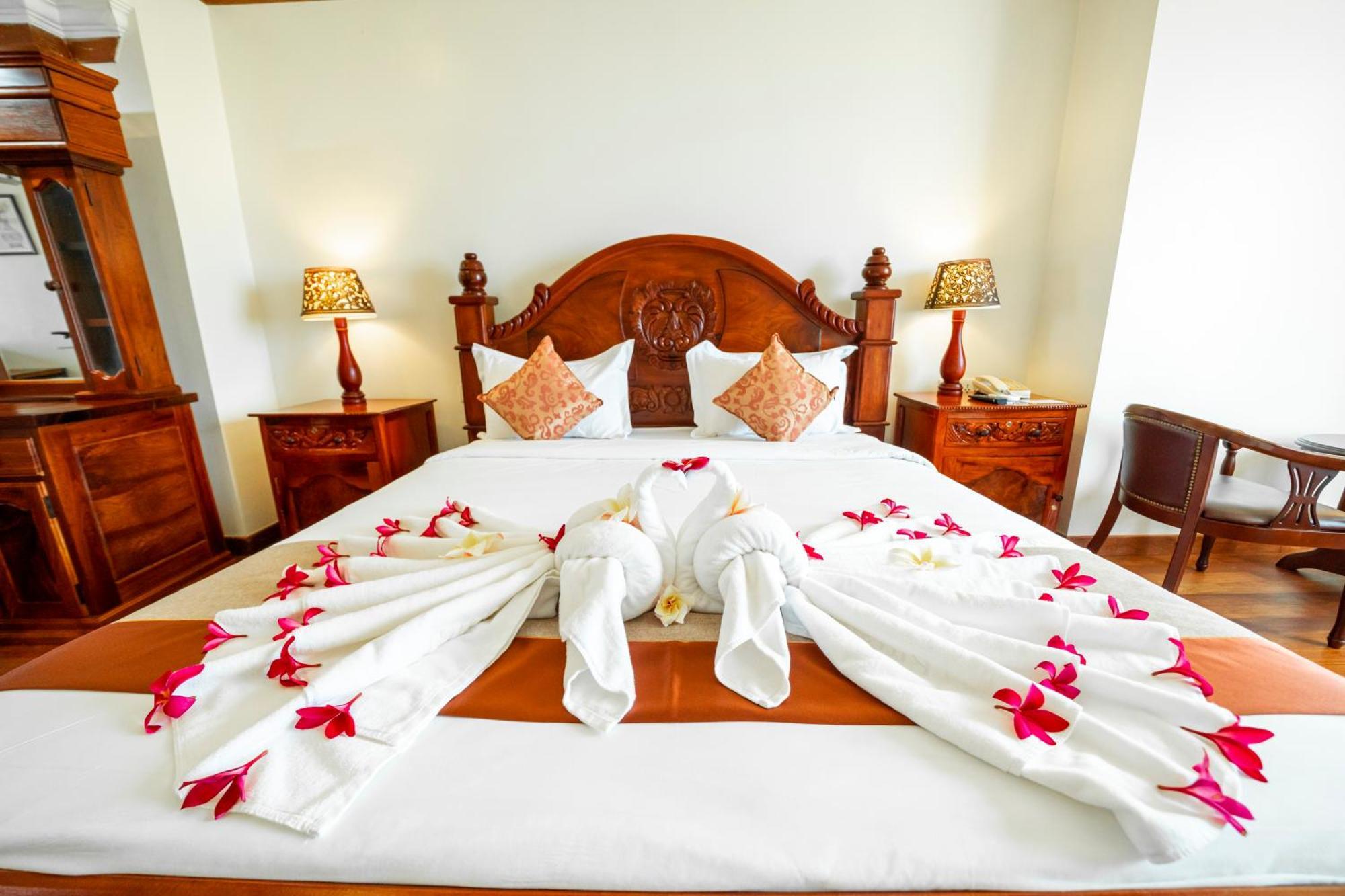ปุรสัต ริเวอร์ไซด์ โฮเต็ล แอนด์ สปา Hotel โพธิสัต ภายนอก รูปภาพ