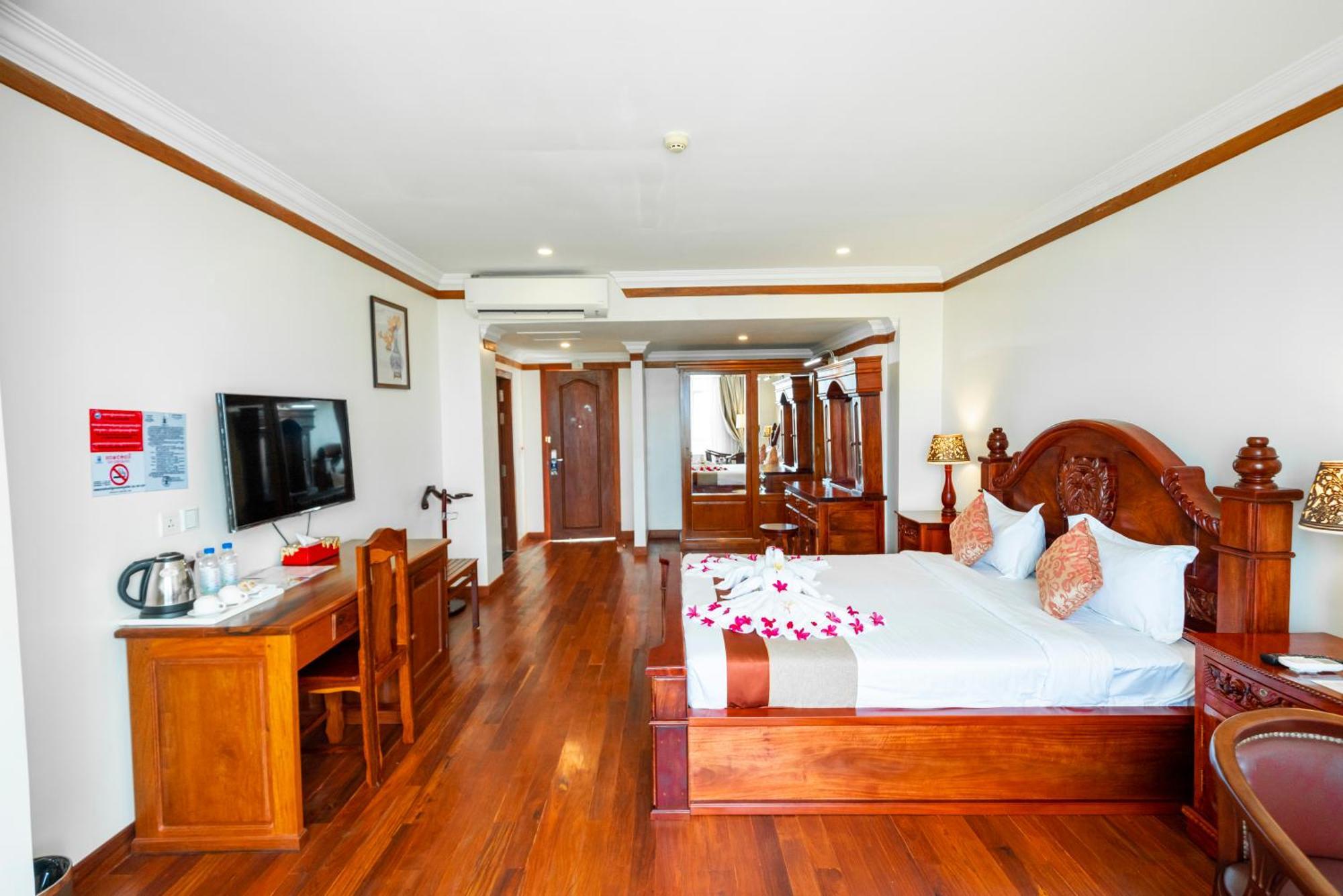 ปุรสัต ริเวอร์ไซด์ โฮเต็ล แอนด์ สปา Hotel โพธิสัต ภายนอก รูปภาพ