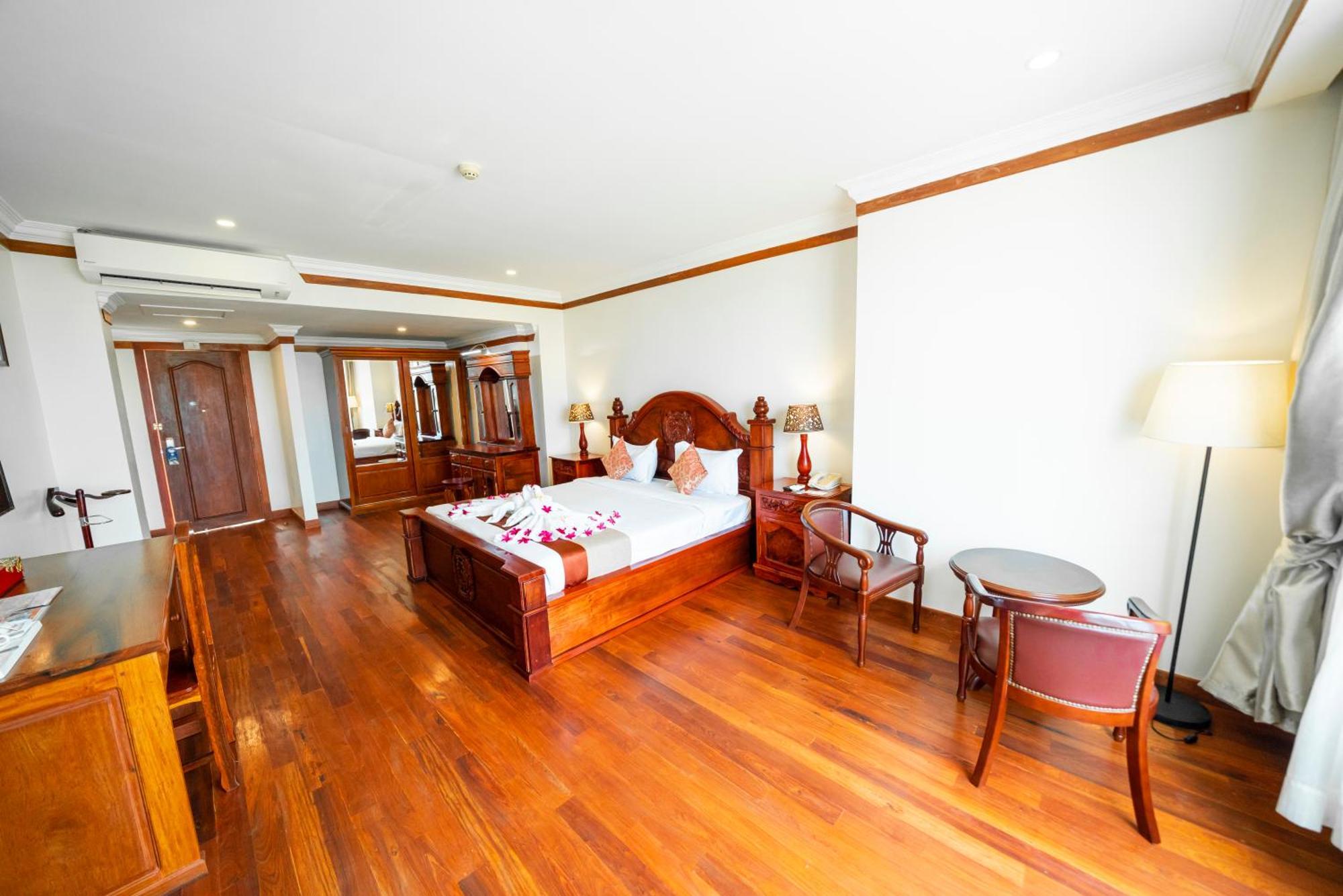 ปุรสัต ริเวอร์ไซด์ โฮเต็ล แอนด์ สปา Hotel โพธิสัต ภายนอก รูปภาพ