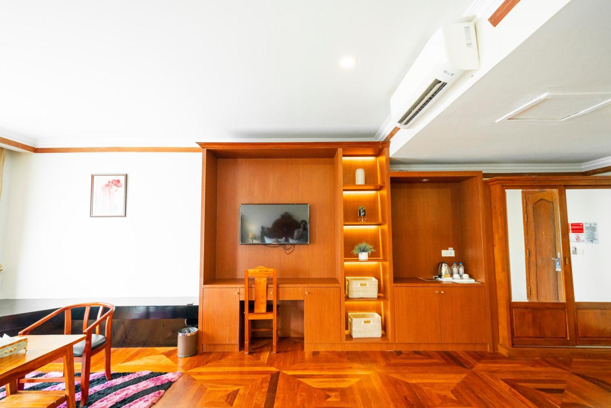 ปุรสัต ริเวอร์ไซด์ โฮเต็ล แอนด์ สปา Hotel โพธิสัต ภายนอก รูปภาพ
