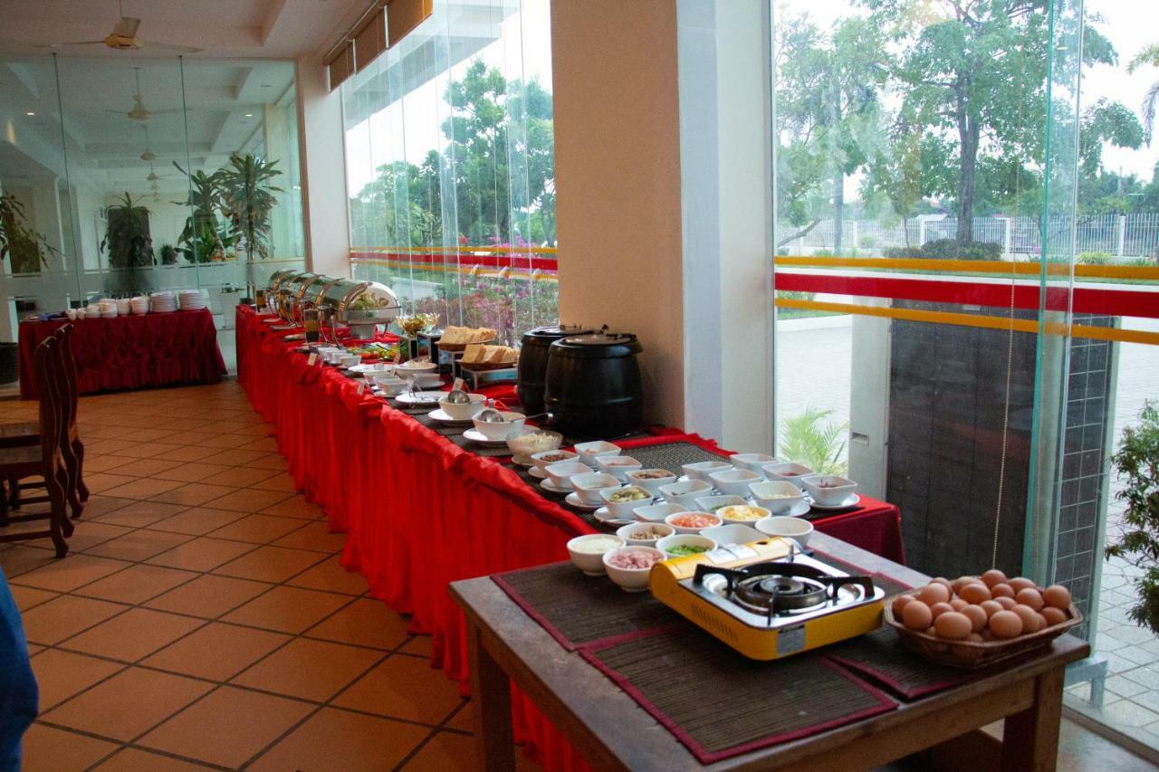 ปุรสัต ริเวอร์ไซด์ โฮเต็ล แอนด์ สปา Hotel โพธิสัต ภายนอก รูปภาพ